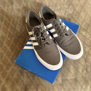 Adidas Sneakers, New in Box, Try on wear. Size-9.5.